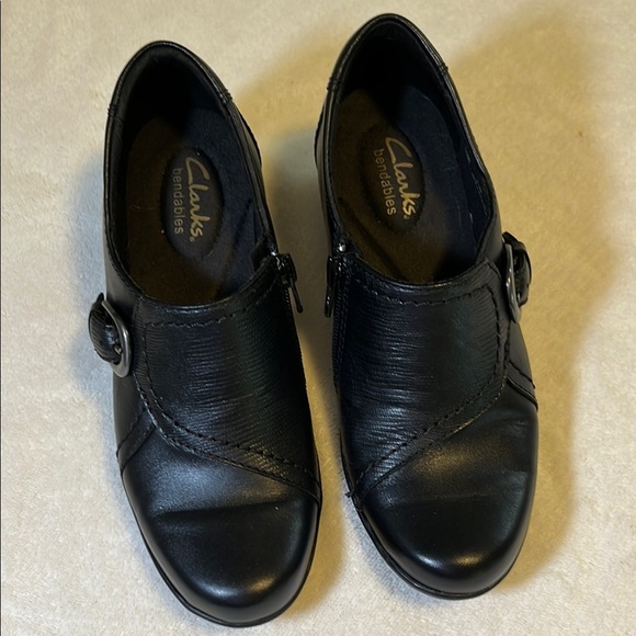 Clarks Black Leather Flats with Cushioned Sole - Picture 1 of 5
